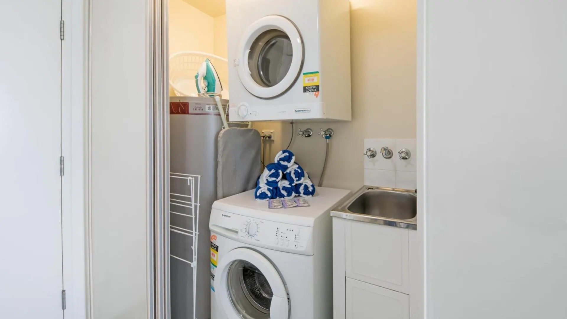Coastal Charm On Airlie Apartment Airlie Beach