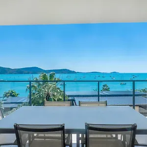 Executive On Whisper Bay - Cannonvale Airlie Beach